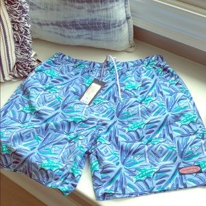 Men’s size medium Vineyard Vines Chappy trunks NWT